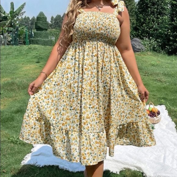 Boho Plus Size Floral Print Shirred Smocked Dress - Picture 4 of 6